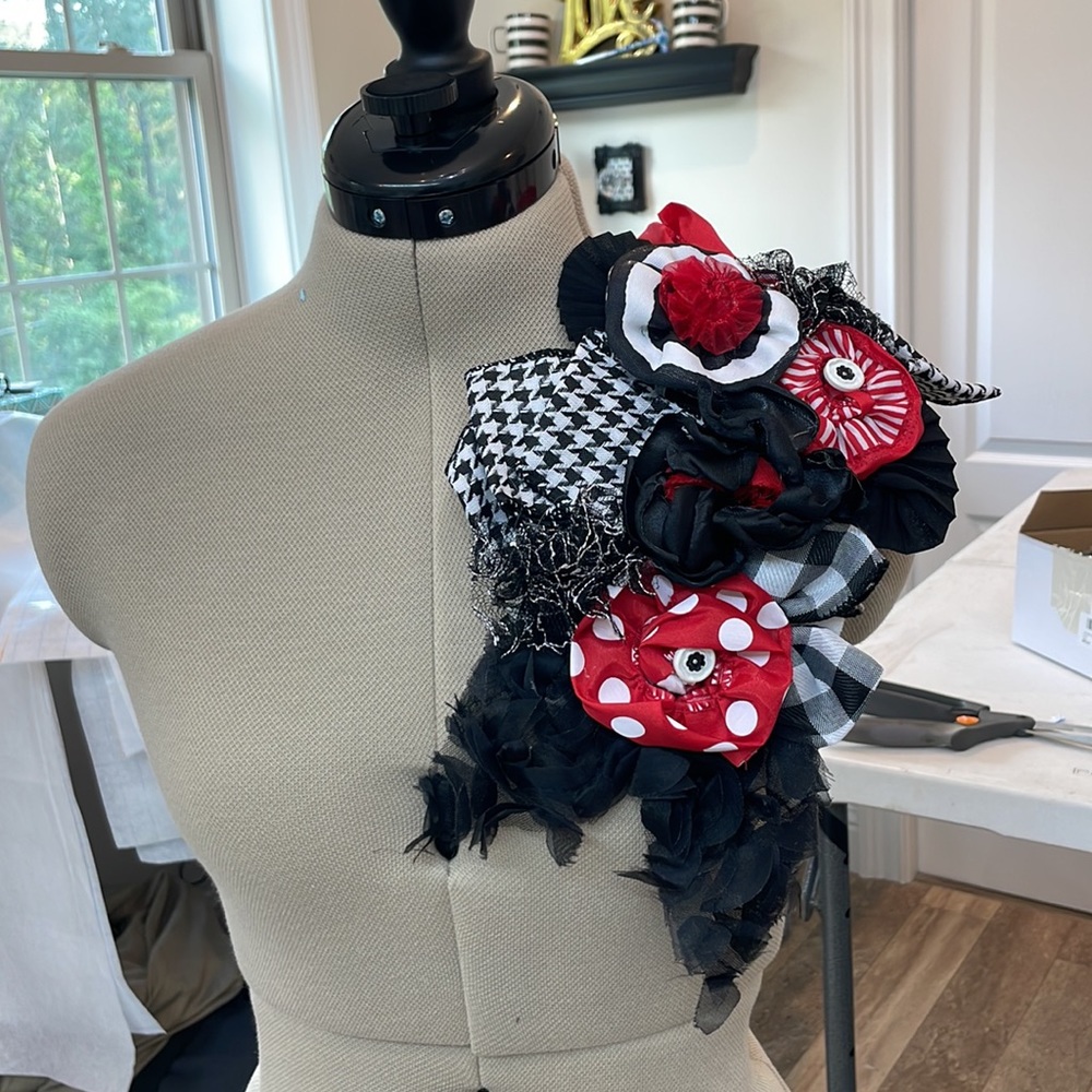 Over the shoulder floral pins! - Picture 3 of 3